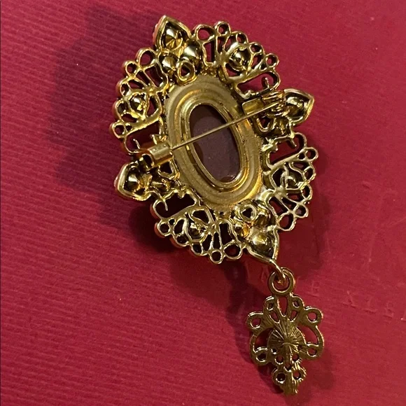 Vintage-Inspired Gold Cameo Brooch with Garnet and Smoky Crystal Accents - Picture 2 of 2